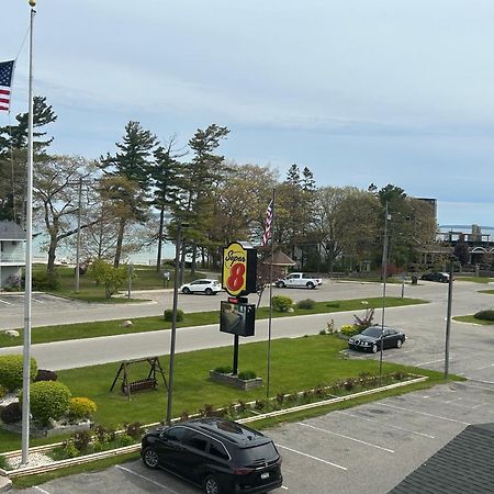 Super 8 By Wyndham Bridgeview Of Mackinaw City Extérieur photo