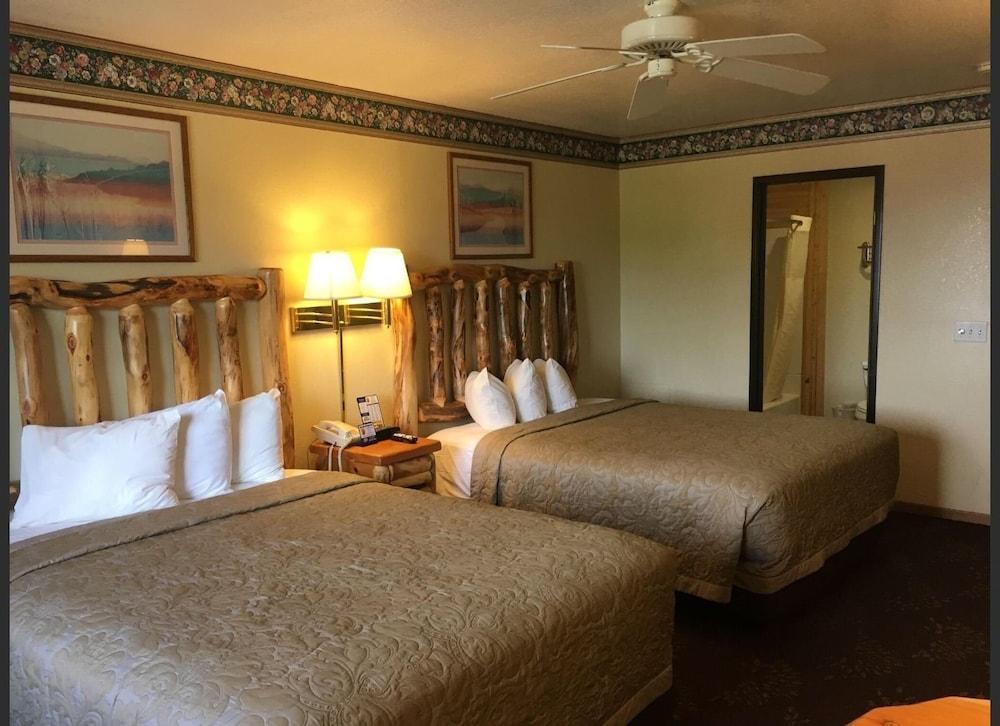 Super 8 By Wyndham Bridgeview Of Mackinaw City Extérieur photo
