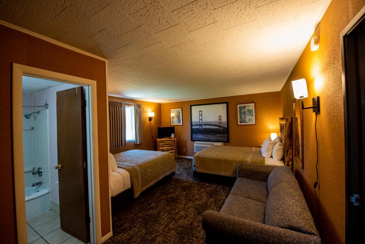 Super 8 By Wyndham Bridgeview Of Mackinaw City Extérieur photo