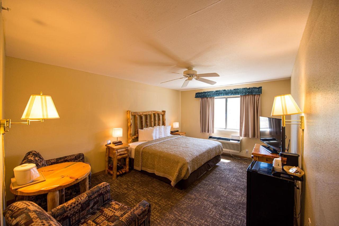 Super 8 By Wyndham Bridgeview Of Mackinaw City Extérieur photo
