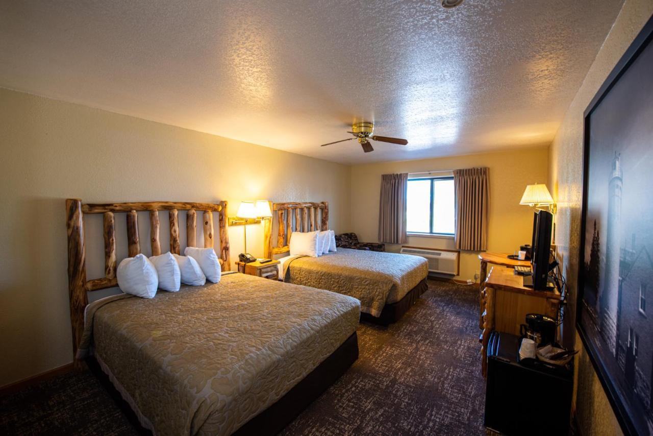 Super 8 By Wyndham Bridgeview Of Mackinaw City Extérieur photo