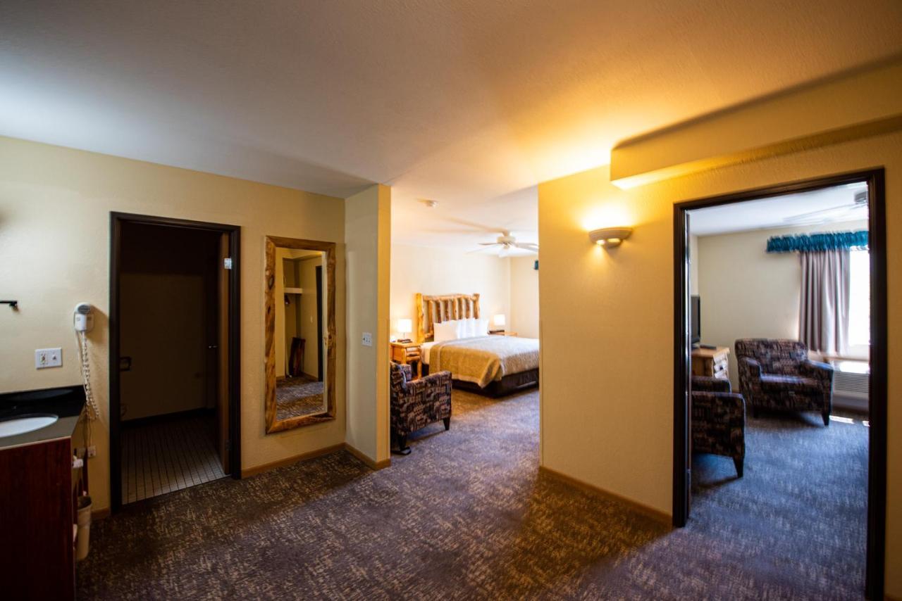 Super 8 By Wyndham Bridgeview Of Mackinaw City Extérieur photo