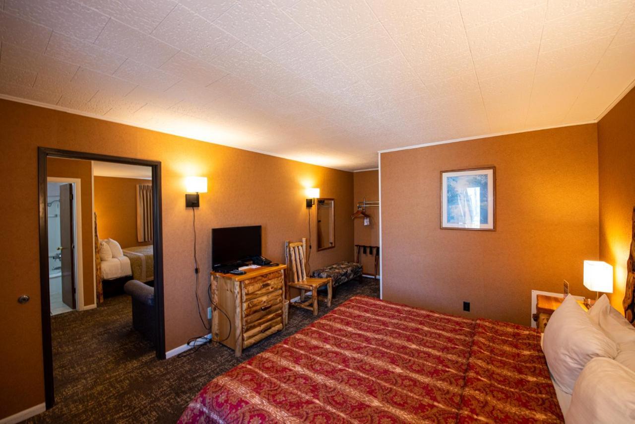 Super 8 By Wyndham Bridgeview Of Mackinaw City Extérieur photo