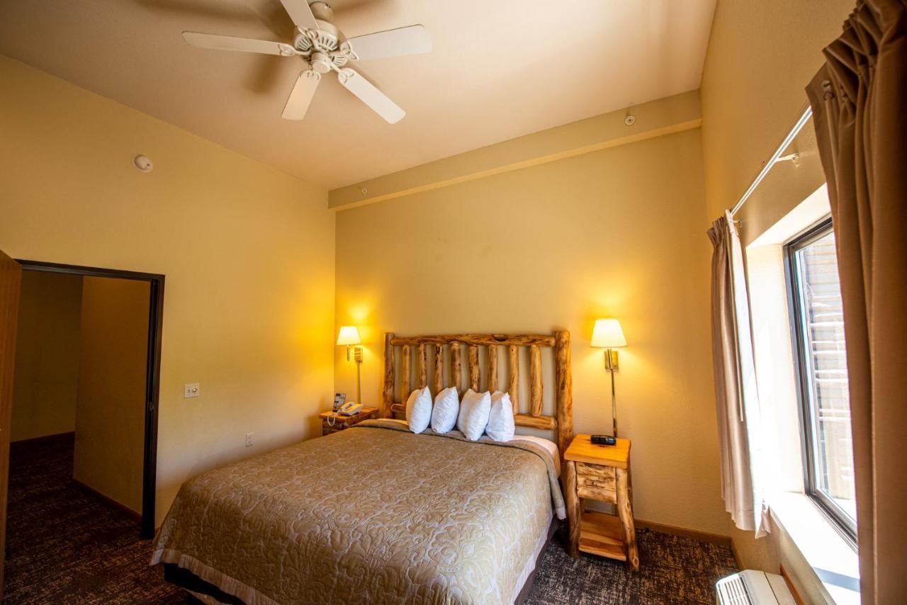 Super 8 By Wyndham Bridgeview Of Mackinaw City Extérieur photo