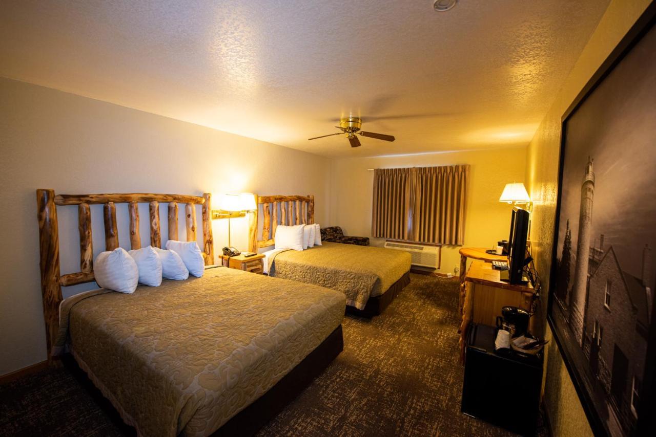 Super 8 By Wyndham Bridgeview Of Mackinaw City Extérieur photo