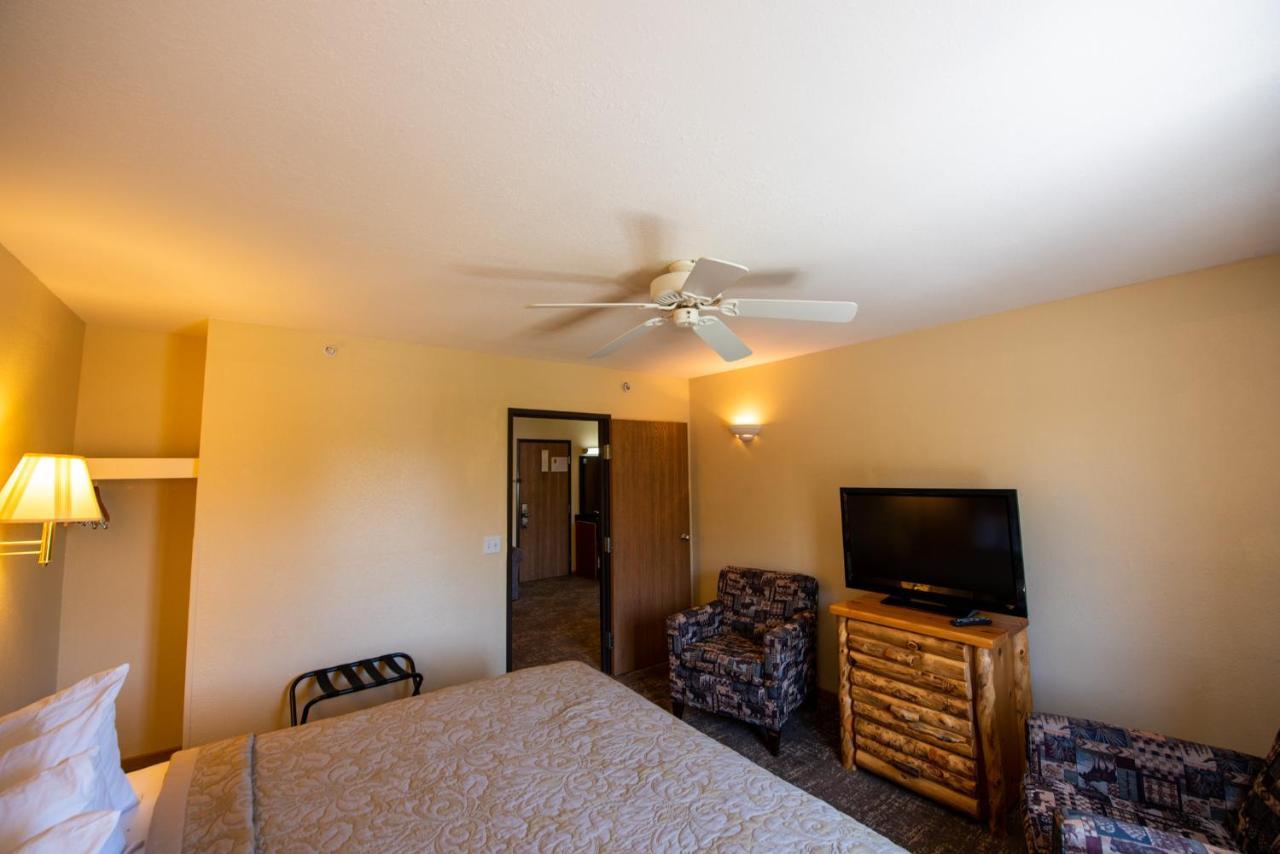 Super 8 By Wyndham Bridgeview Of Mackinaw City Extérieur photo