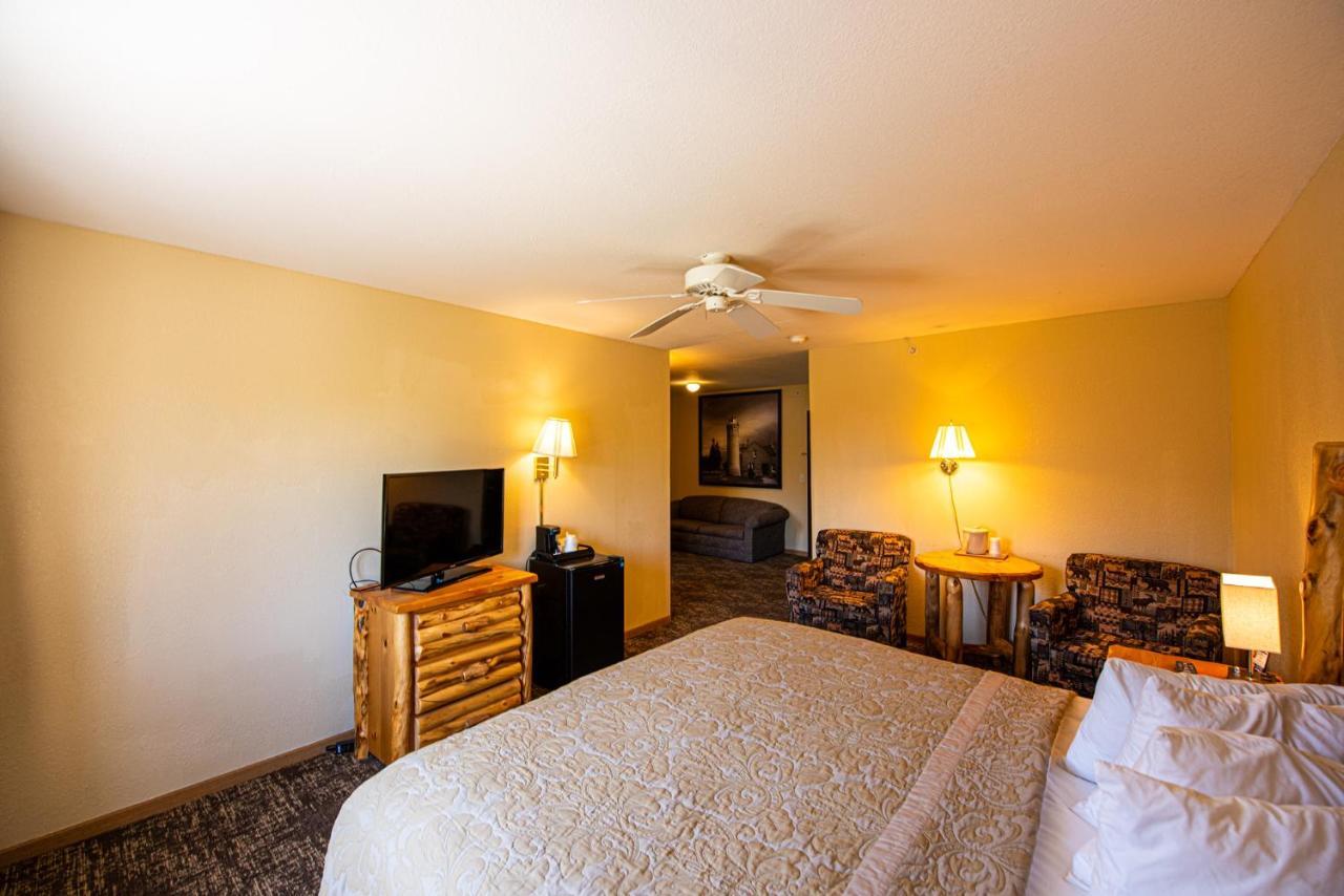 Super 8 By Wyndham Bridgeview Of Mackinaw City Extérieur photo