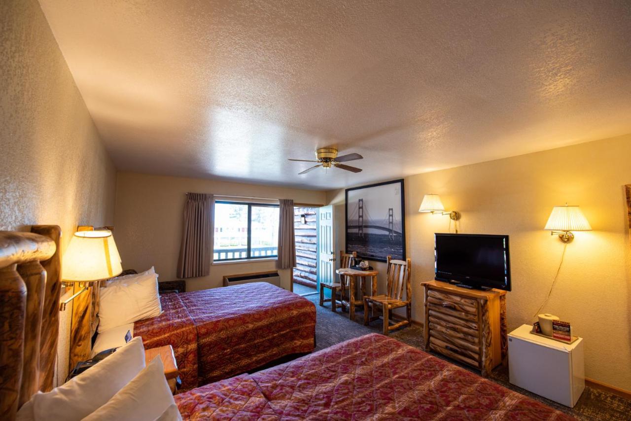 Super 8 By Wyndham Bridgeview Of Mackinaw City Extérieur photo
