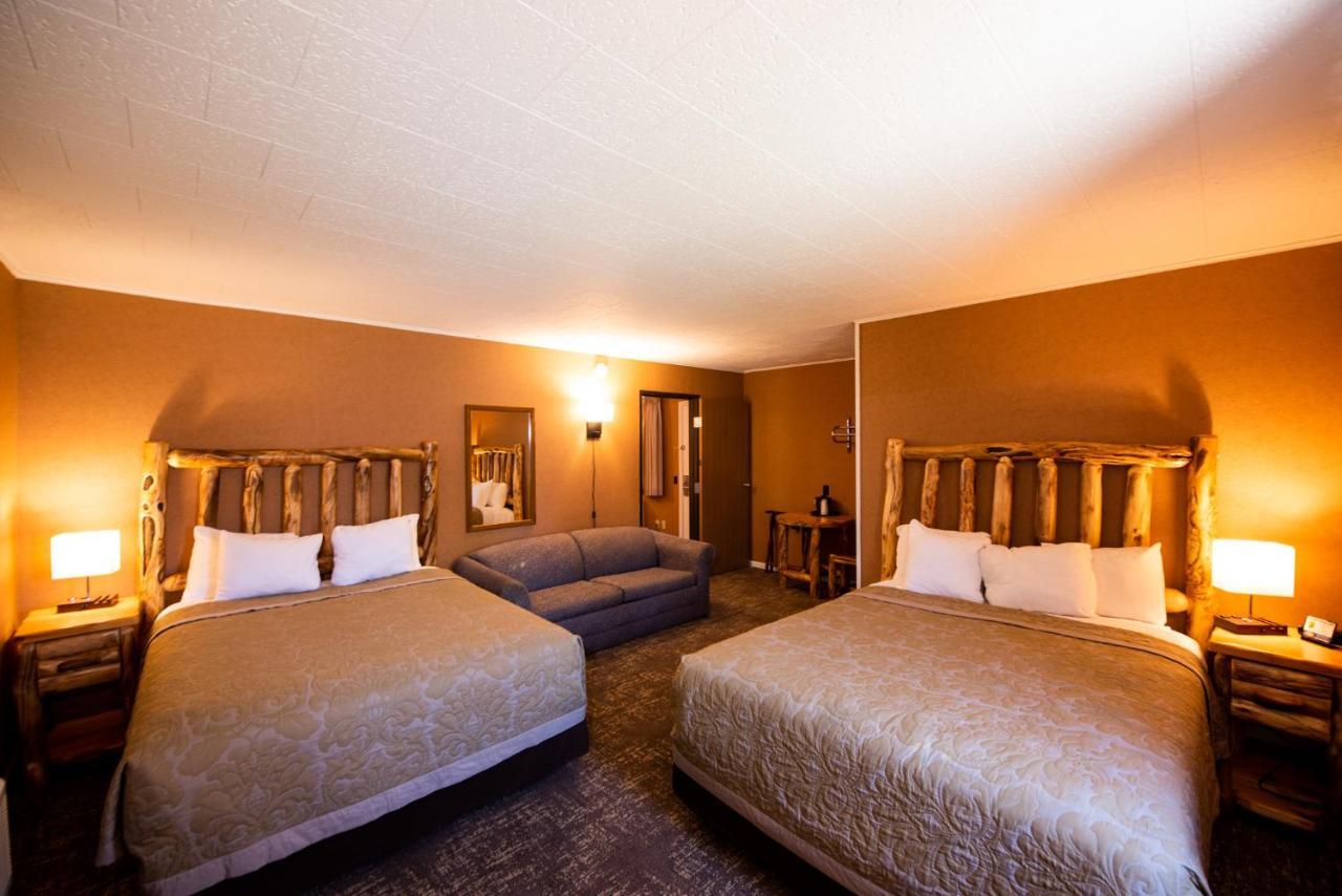 Super 8 By Wyndham Bridgeview Of Mackinaw City Extérieur photo