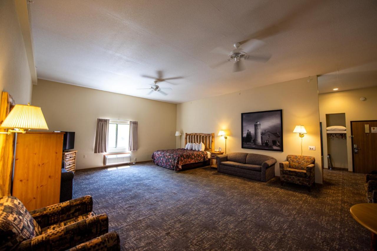 Super 8 By Wyndham Bridgeview Of Mackinaw City Extérieur photo