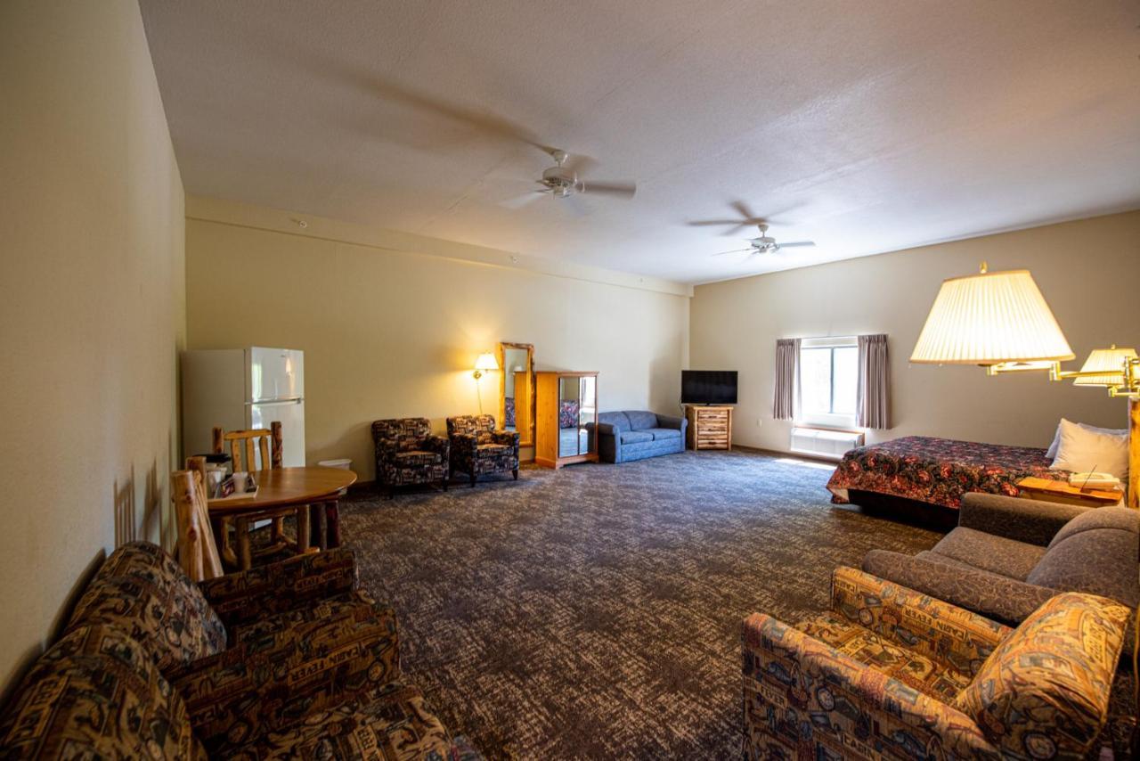Super 8 By Wyndham Bridgeview Of Mackinaw City Extérieur photo