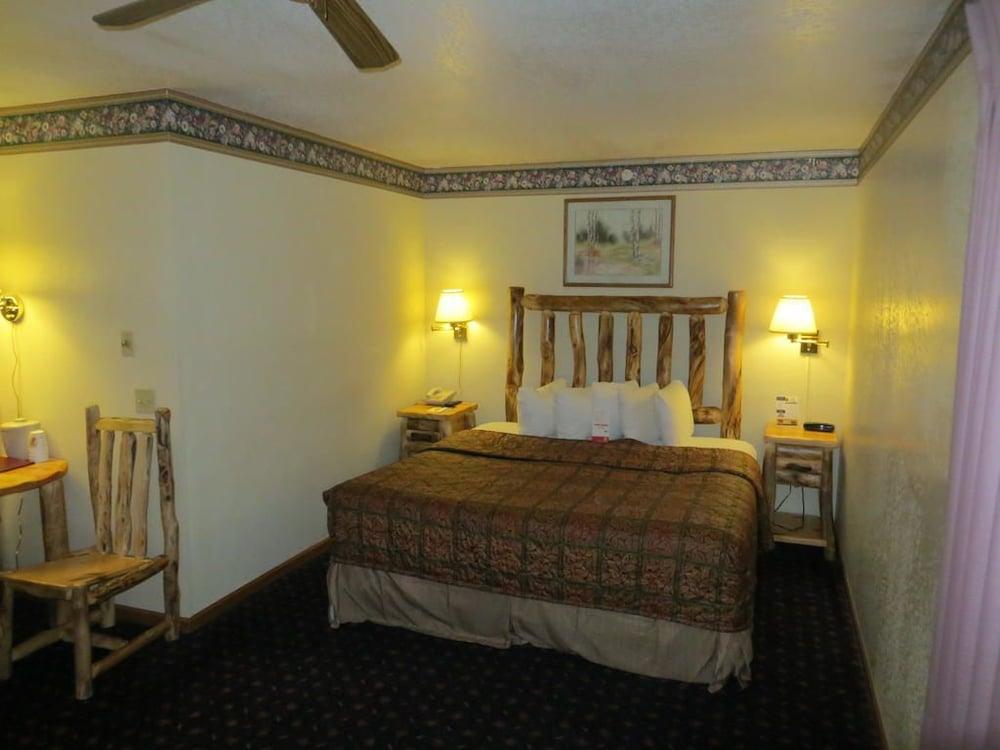 Super 8 By Wyndham Bridgeview Of Mackinaw City Extérieur photo