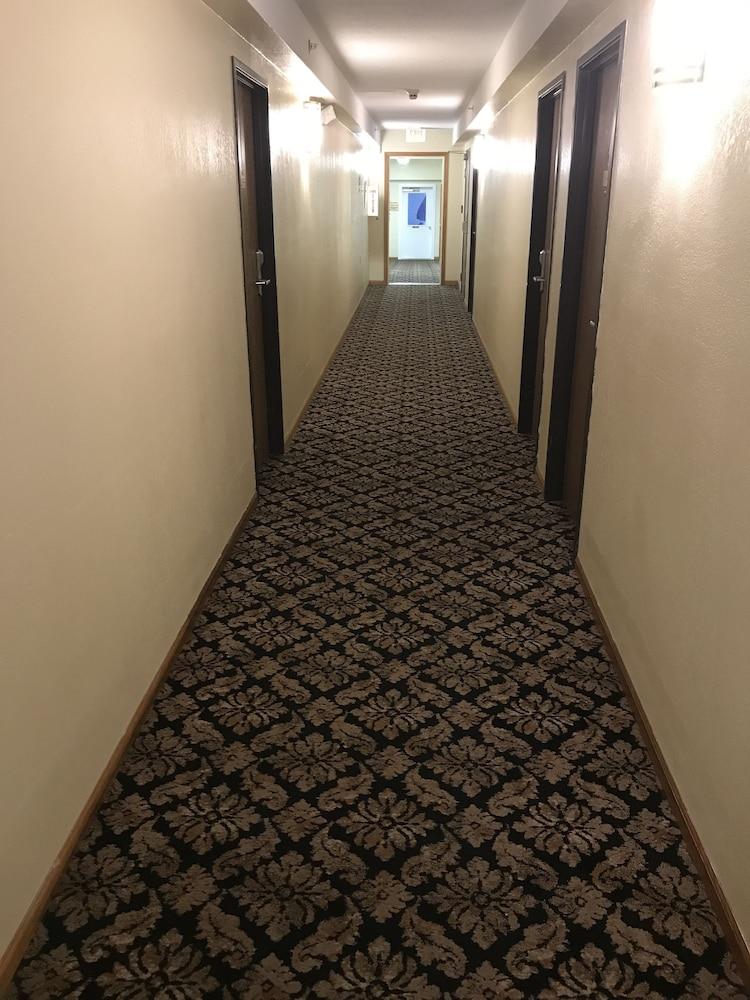 Super 8 By Wyndham Bridgeview Of Mackinaw City Extérieur photo