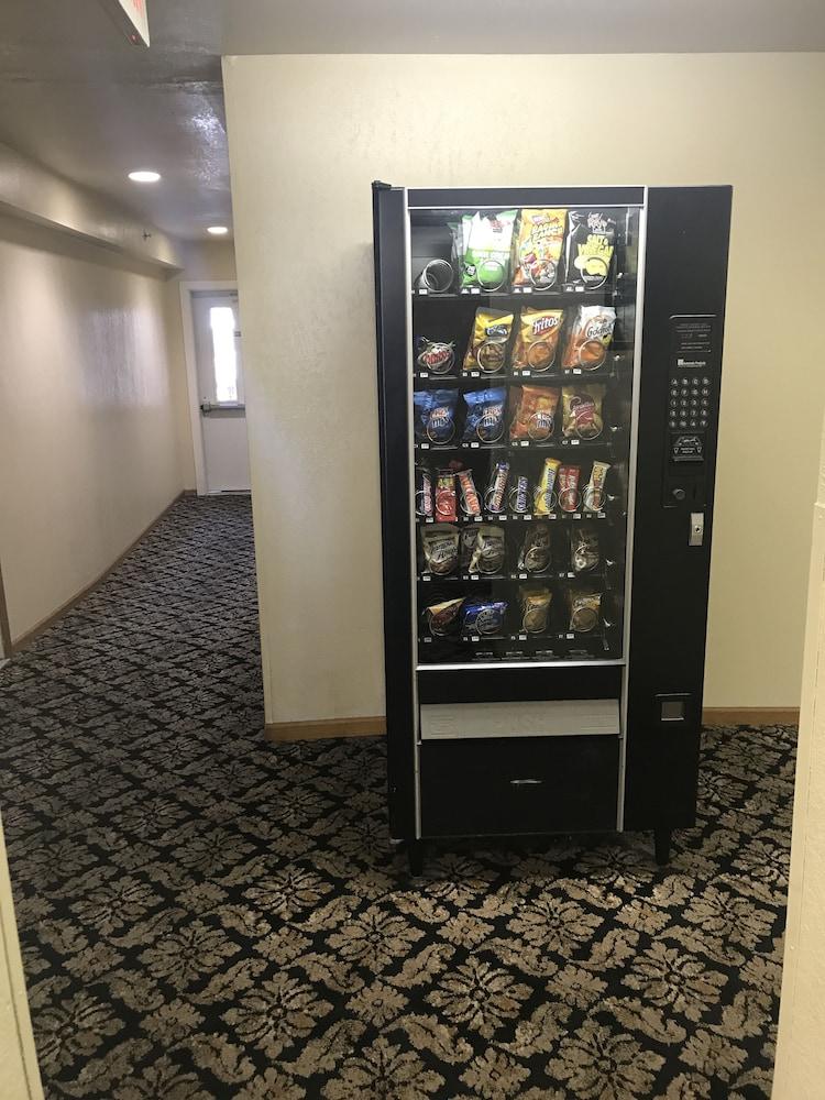 Super 8 By Wyndham Bridgeview Of Mackinaw City Extérieur photo