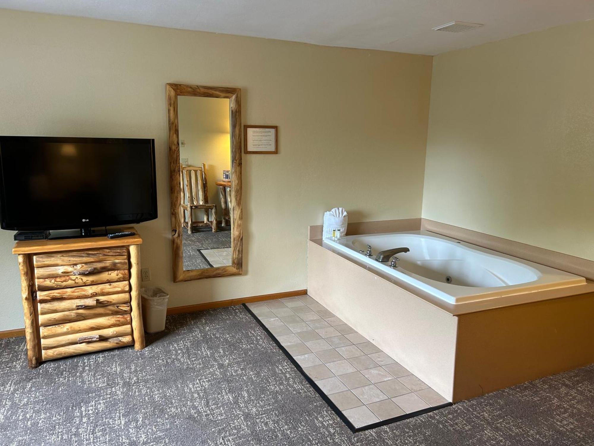 Super 8 By Wyndham Bridgeview Of Mackinaw City Extérieur photo