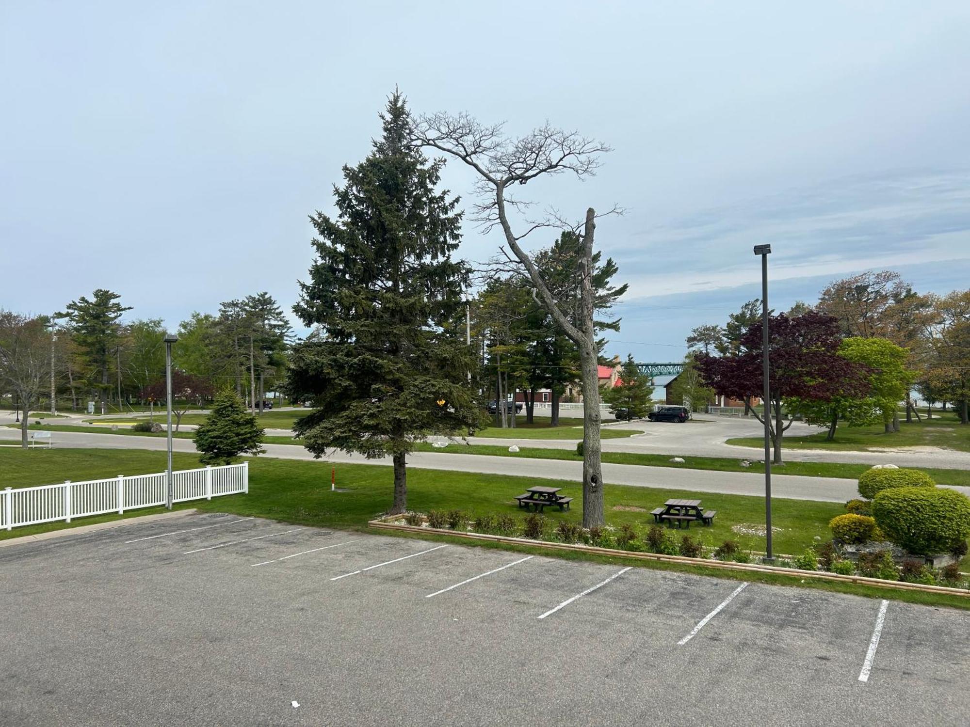 Super 8 By Wyndham Bridgeview Of Mackinaw City Extérieur photo