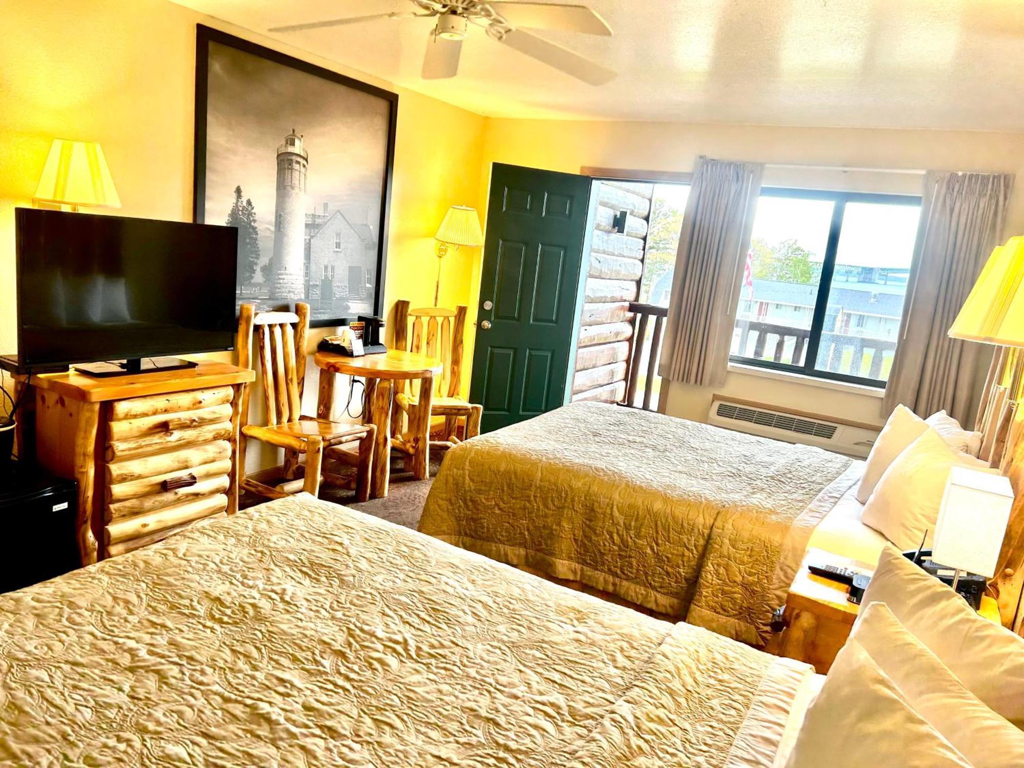 Super 8 By Wyndham Bridgeview Of Mackinaw City Extérieur photo