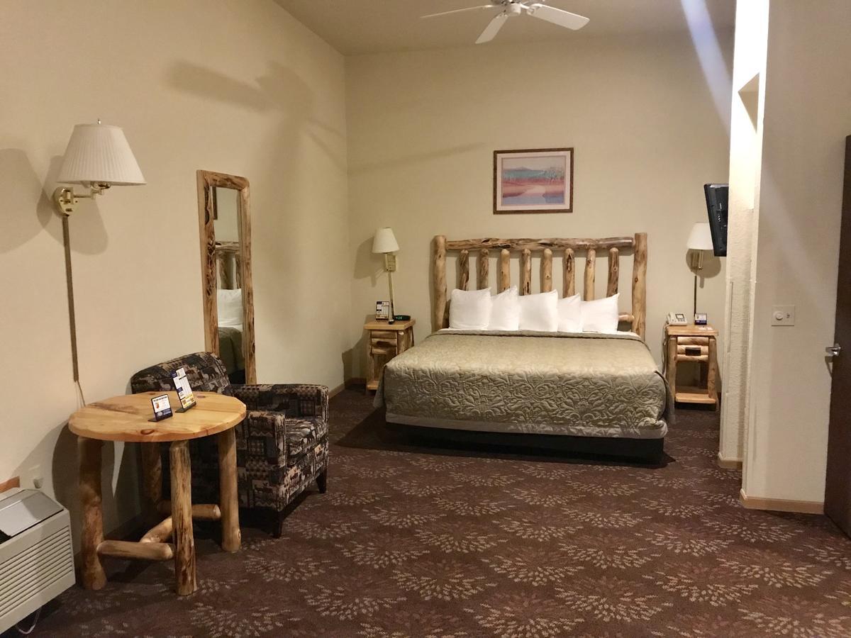 Super 8 By Wyndham Bridgeview Of Mackinaw City Extérieur photo