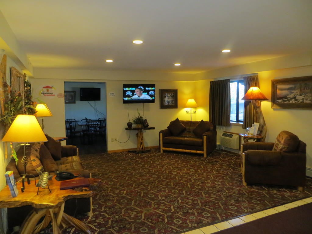 Super 8 By Wyndham Bridgeview Of Mackinaw City Extérieur photo