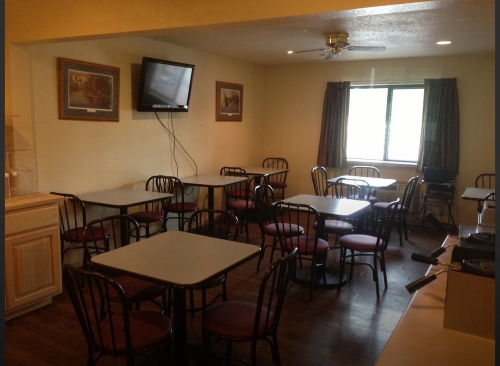 Super 8 By Wyndham Bridgeview Of Mackinaw City Extérieur photo